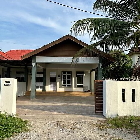 Sara Homestay Kuala Terengganu Esterno foto