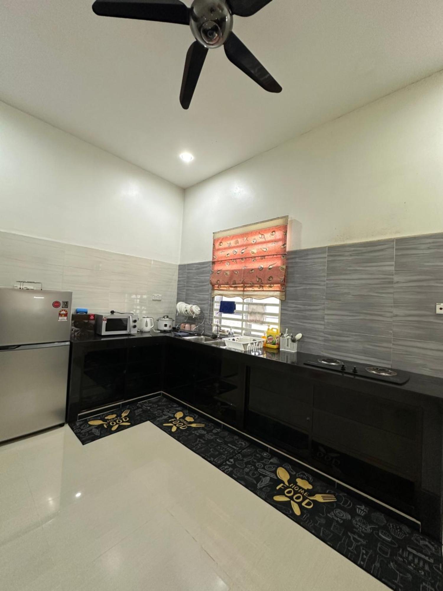 Sara Homestay Kuala Terengganu Esterno foto